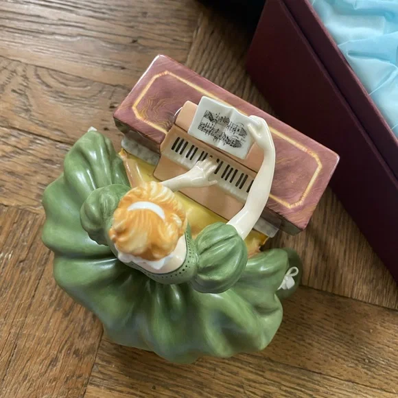 Royal Doulton Virginals Royal Doulton Lady Musicians - Picture 6 of 16